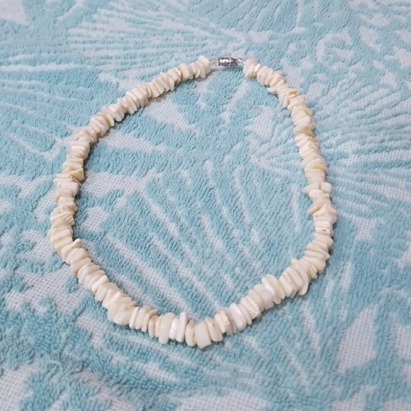 Jewelry - 🐚 Puka Shell Necklace 🐚